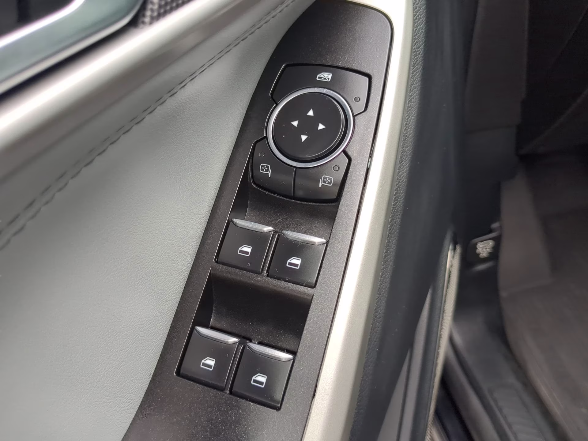 2021 Agate Black Metallic Ford Explorer XLT RWD SUV