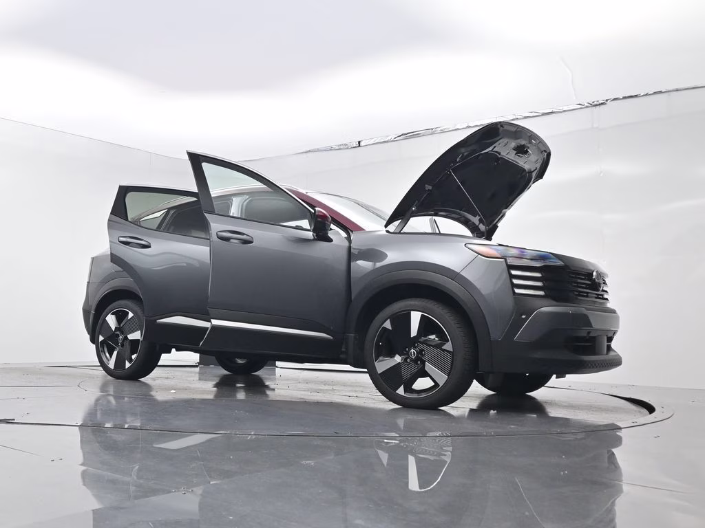 2025 Gun Metallic/Scarlet Ember Tintcoat Nissan Kicks SR AWD SUV