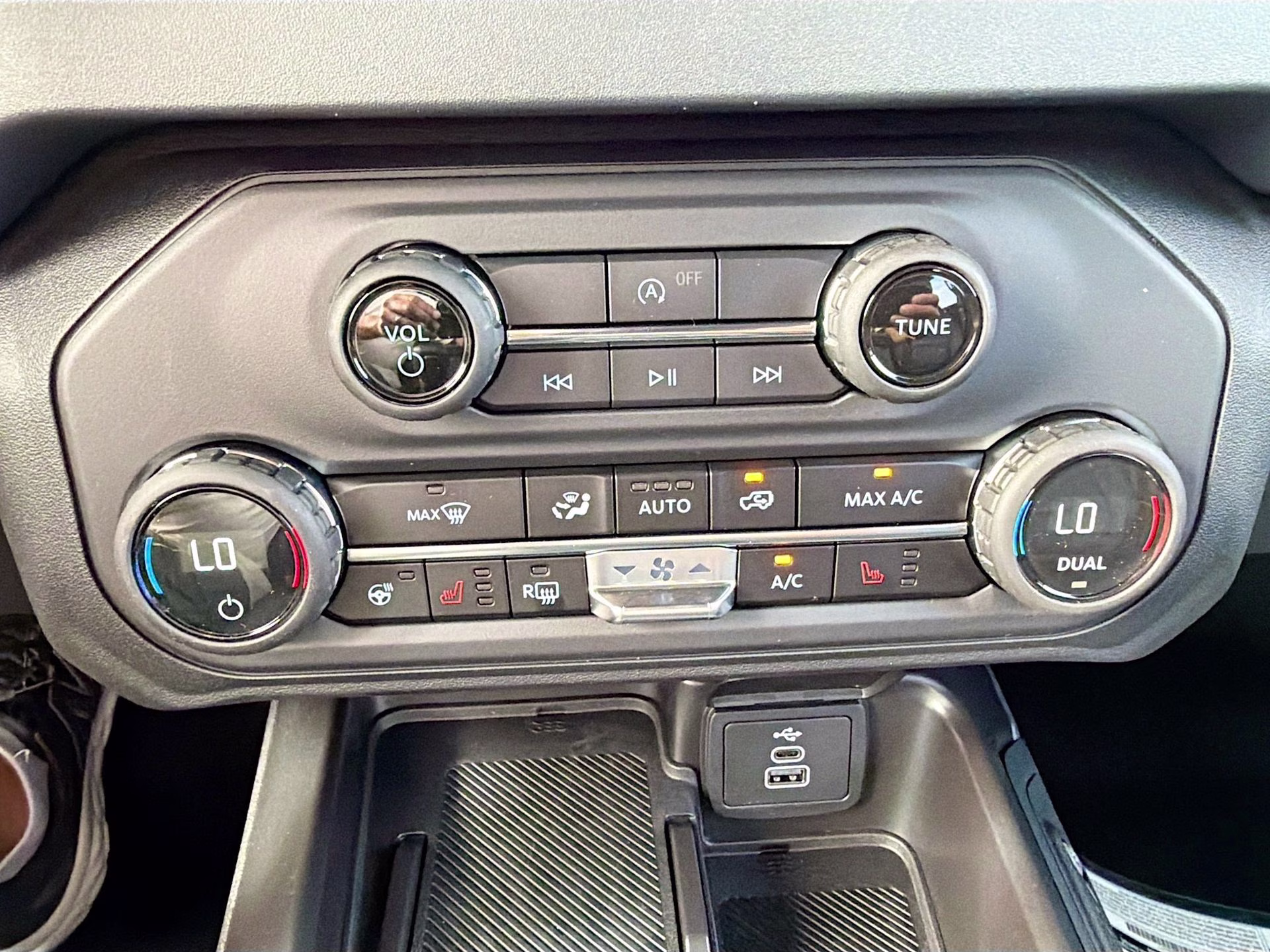2026 Oxford White Ford Bronco Outer Banks 4X4 SUV