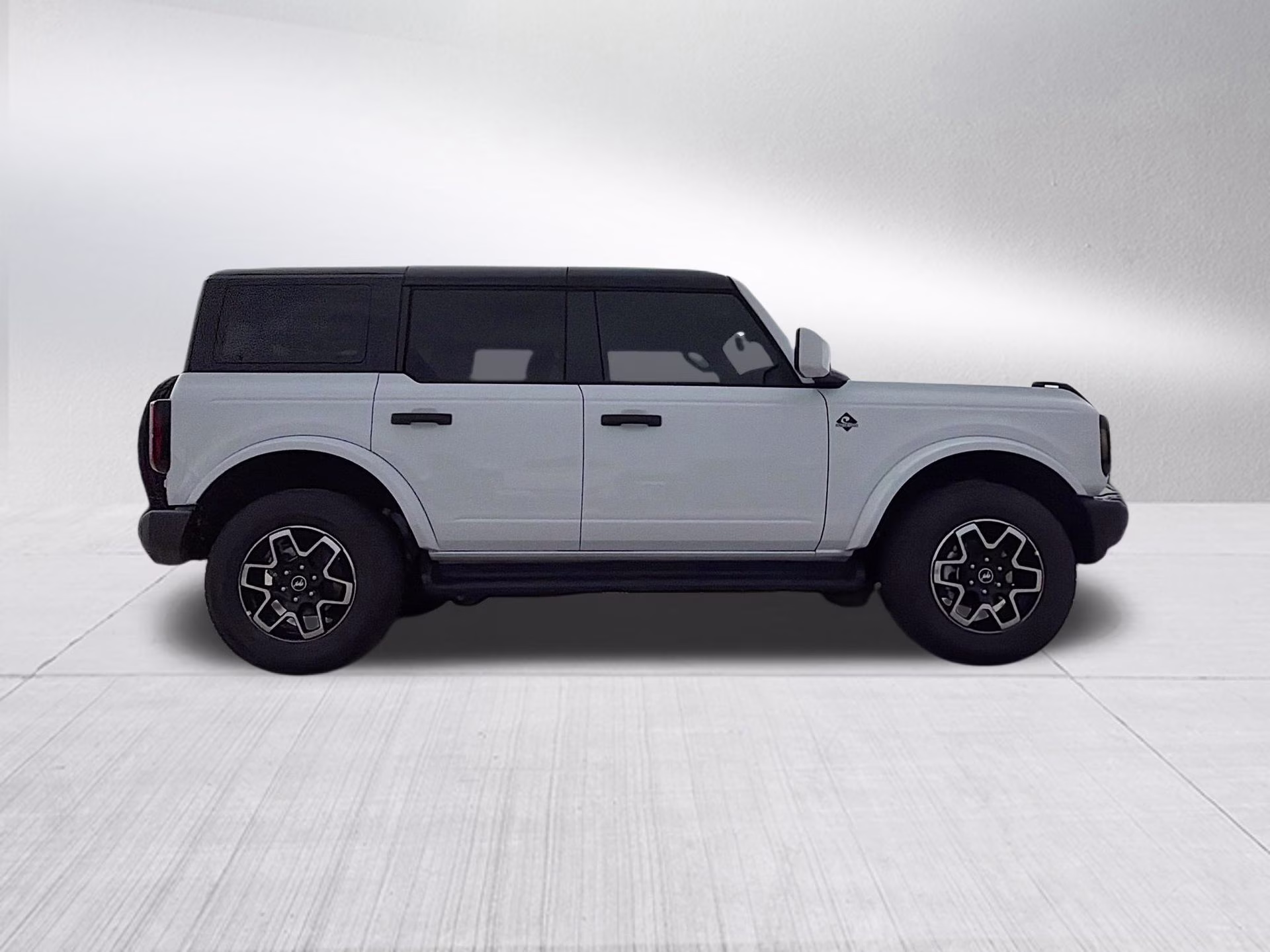 2026 Oxford White Ford Bronco Outer Banks 4X4 SUV