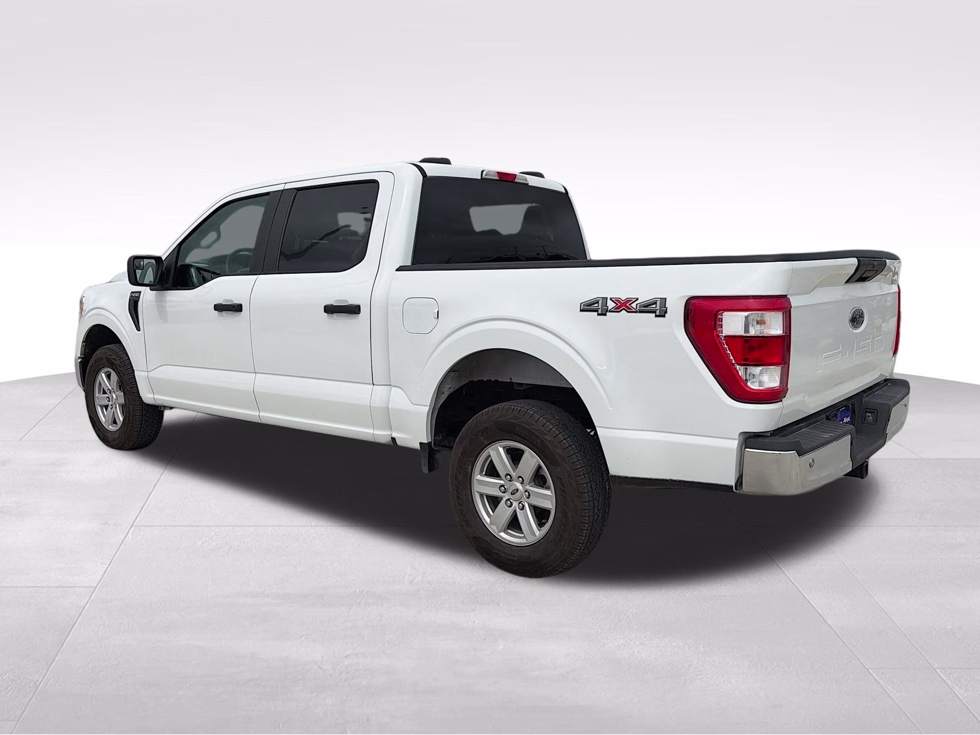 2021 Oxford White Ford F-150 XL 4X4 Truck
