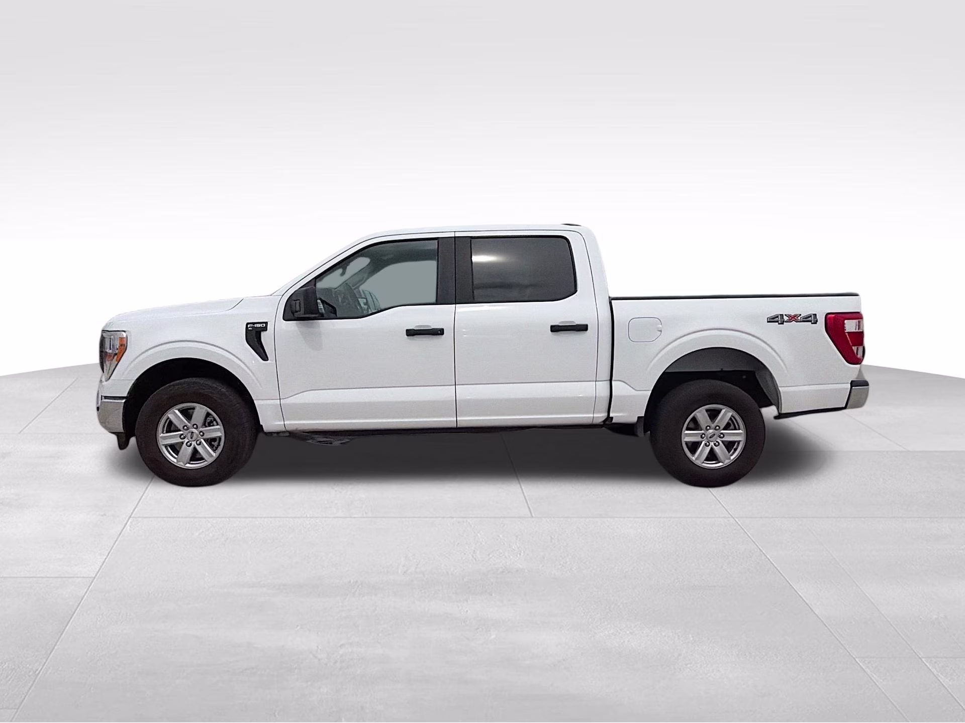 2021 Oxford White Ford F-150 XL 4X4 Truck