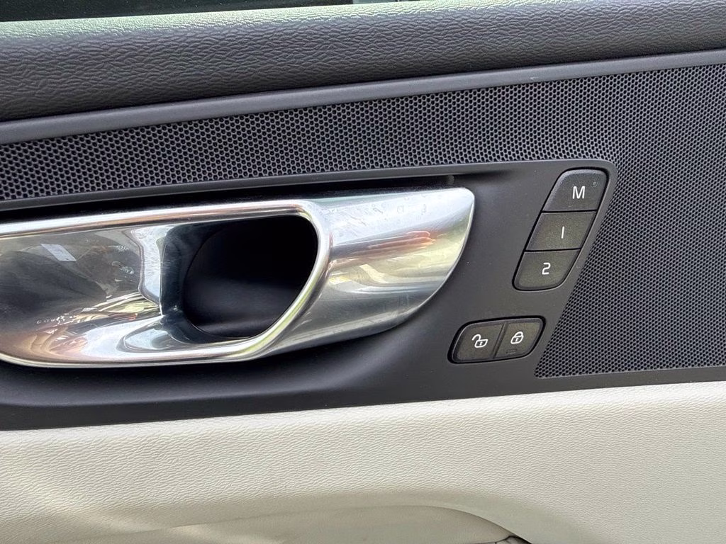 2023 Gray Volvo XC60 B5 Core AWD SUV
