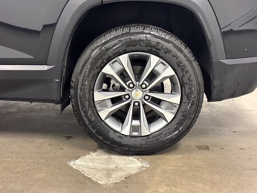 2026 Mosaic Black Metallic Chevrolet Equinox LT FWD SUV
