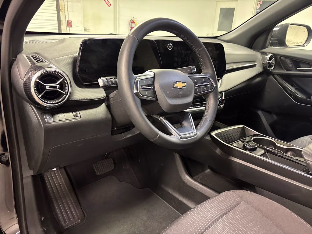 2026 Mosaic Black Metallic Chevrolet Equinox LT FWD SUV