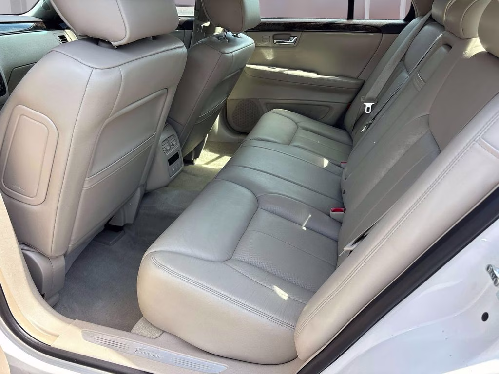 2011 White Diamond Clearcoat Cadillac DTS Luxury FWD Sedan