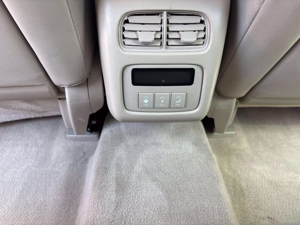 2011 White Diamond Clearcoat Cadillac DTS Luxury FWD Sedan