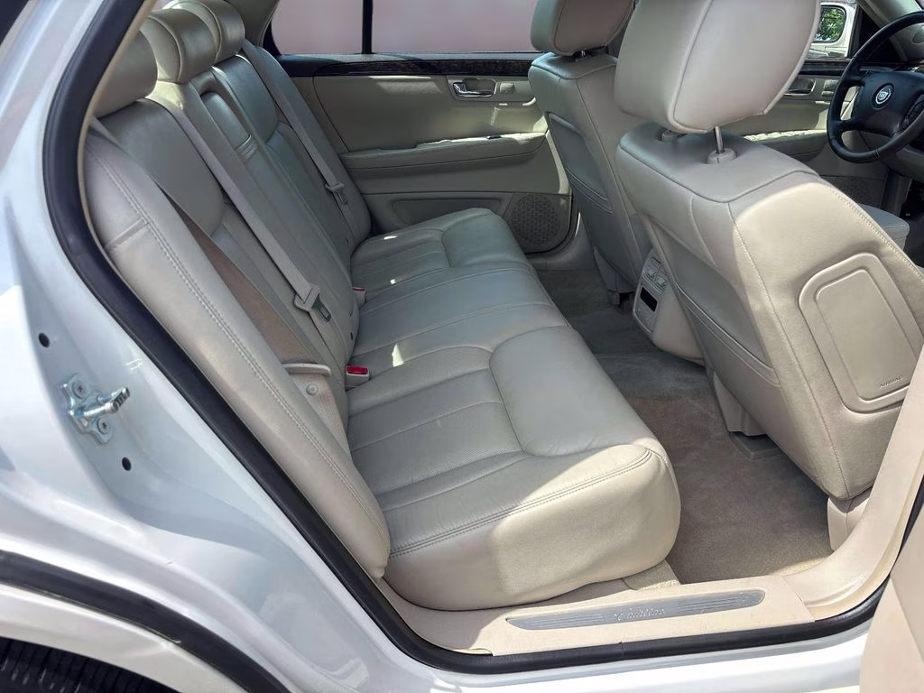 2011 White Diamond Clearcoat Cadillac DTS Luxury FWD Sedan
