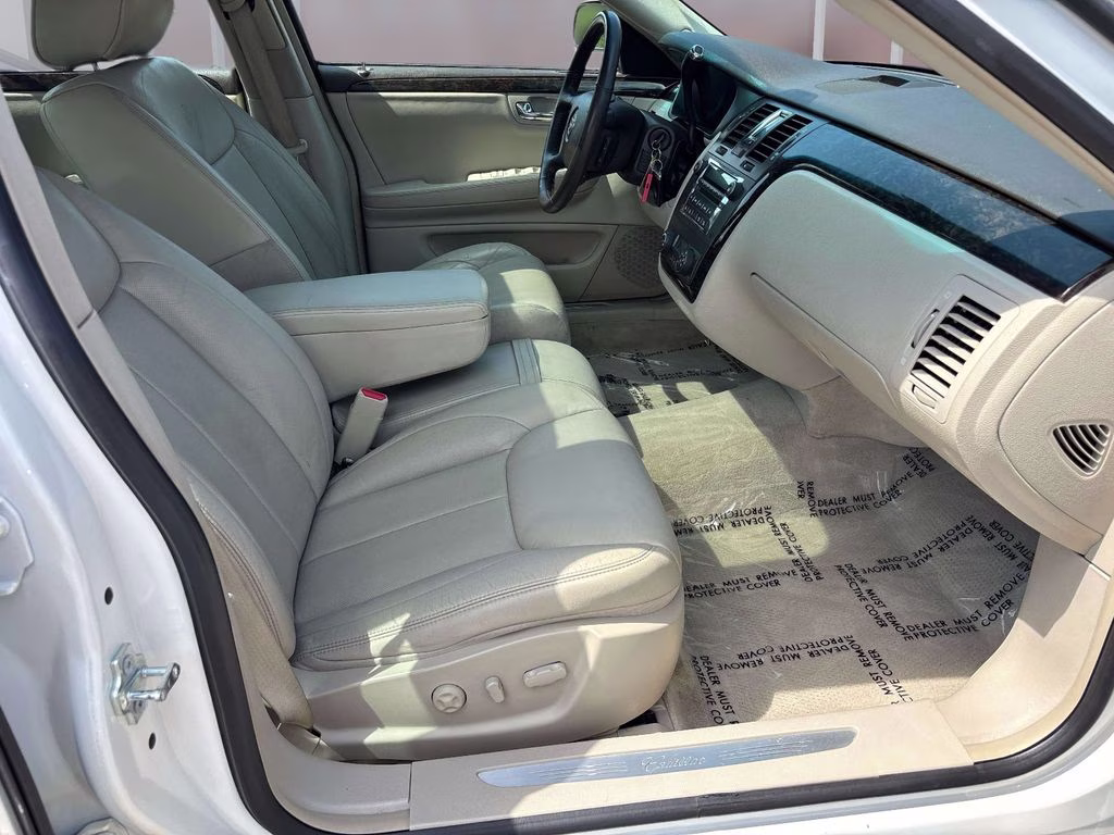 2011 White Diamond Clearcoat Cadillac DTS Luxury FWD Sedan