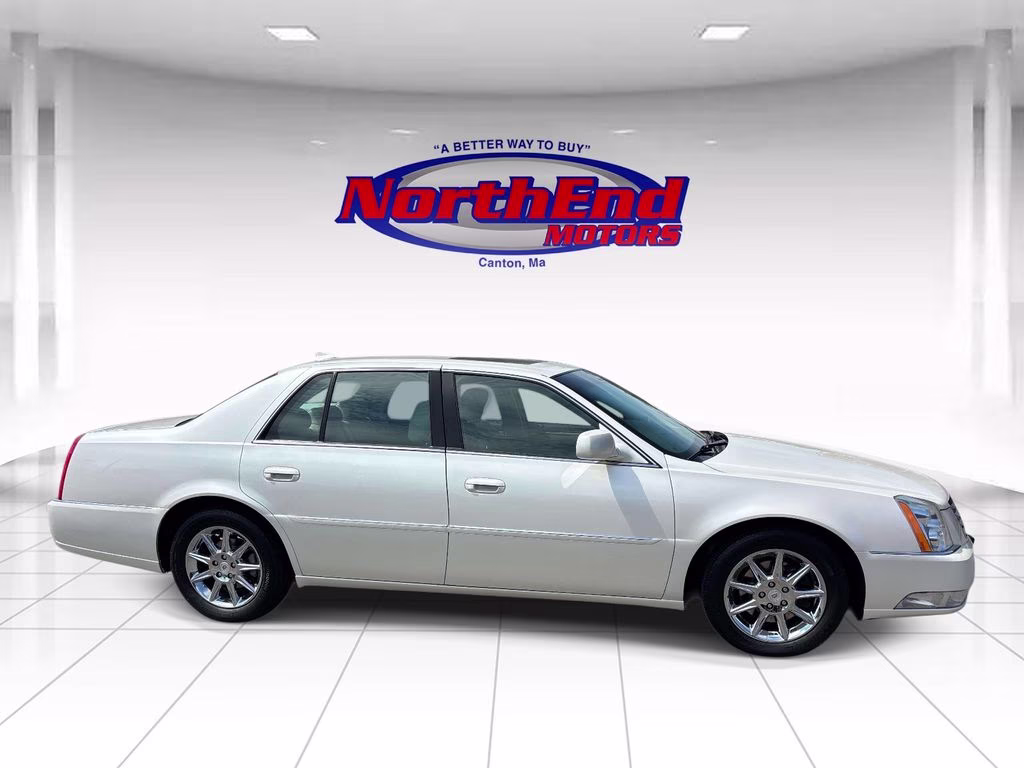 2011 White Diamond Clearcoat Cadillac DTS Luxury FWD Sedan