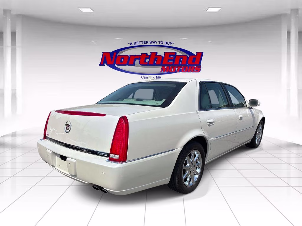 2011 White Diamond Clearcoat Cadillac DTS Luxury FWD Sedan