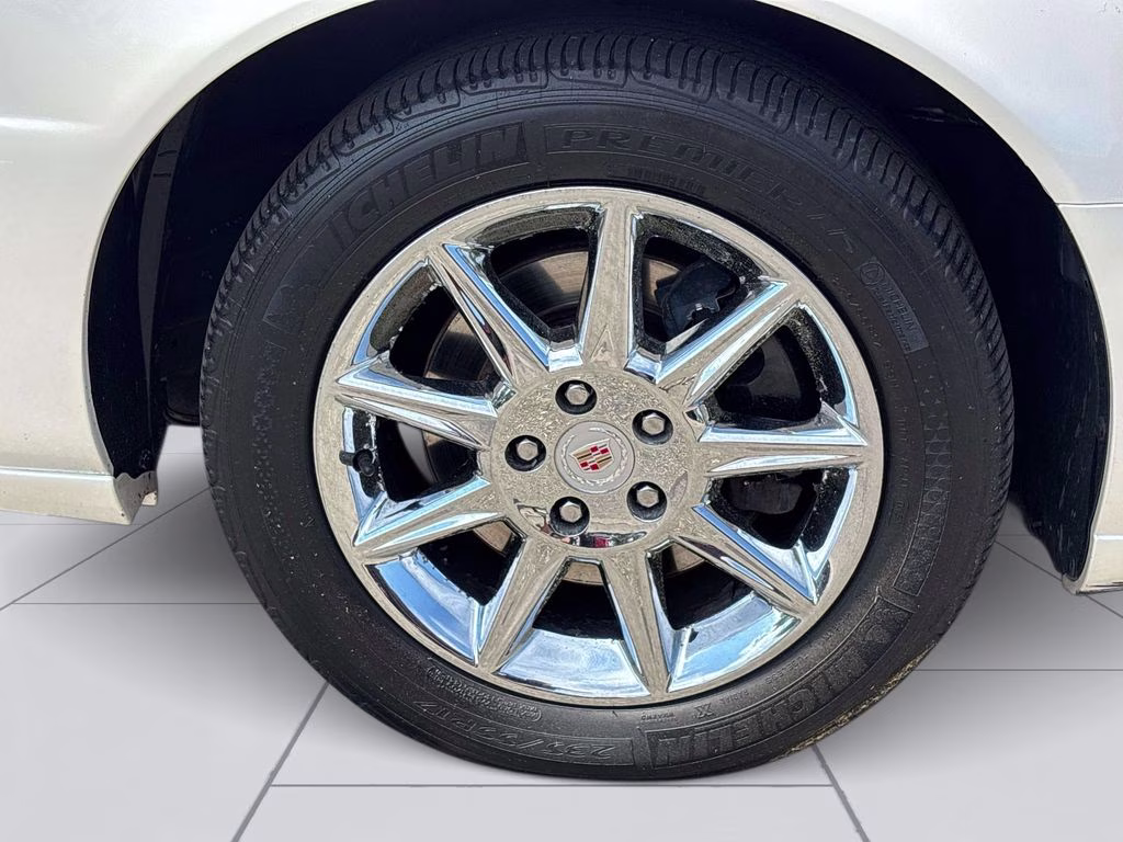 2011 White Diamond Clearcoat Cadillac DTS Luxury FWD Sedan