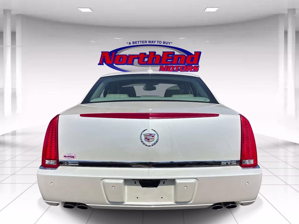 2011 White Diamond Clearcoat Cadillac DTS Luxury FWD Sedan