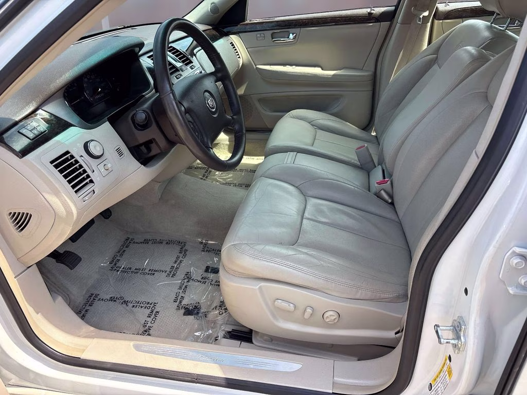 2011 White Diamond Clearcoat Cadillac DTS Luxury FWD Sedan