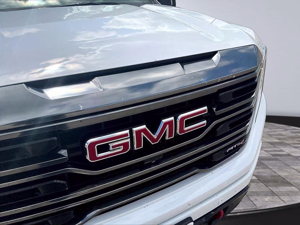 2023 Summit White GMC Sierra 1500 AT4 4X4 Truck