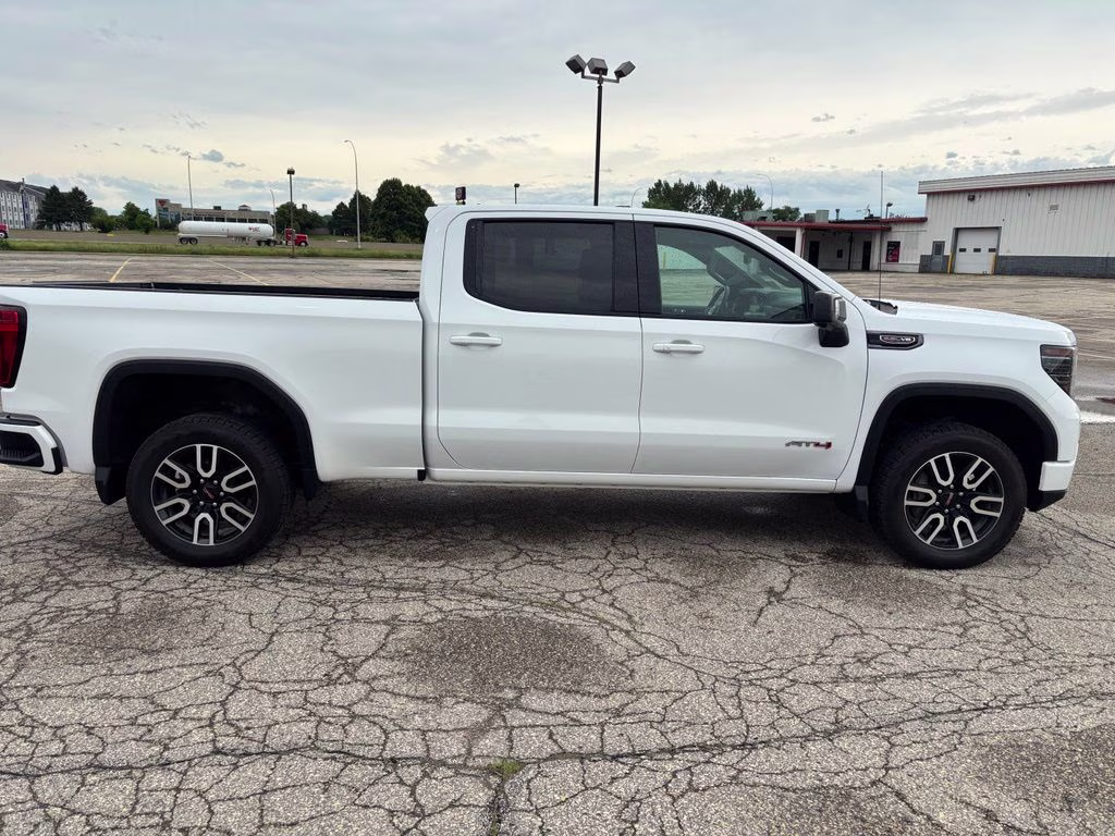 2023 Summit White GMC Sierra 1500 AT4 4X4 Truck