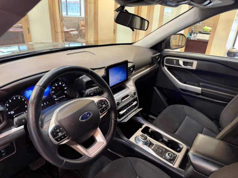 2024 Ford Explorer XLT Sport Utility 4D 4X4