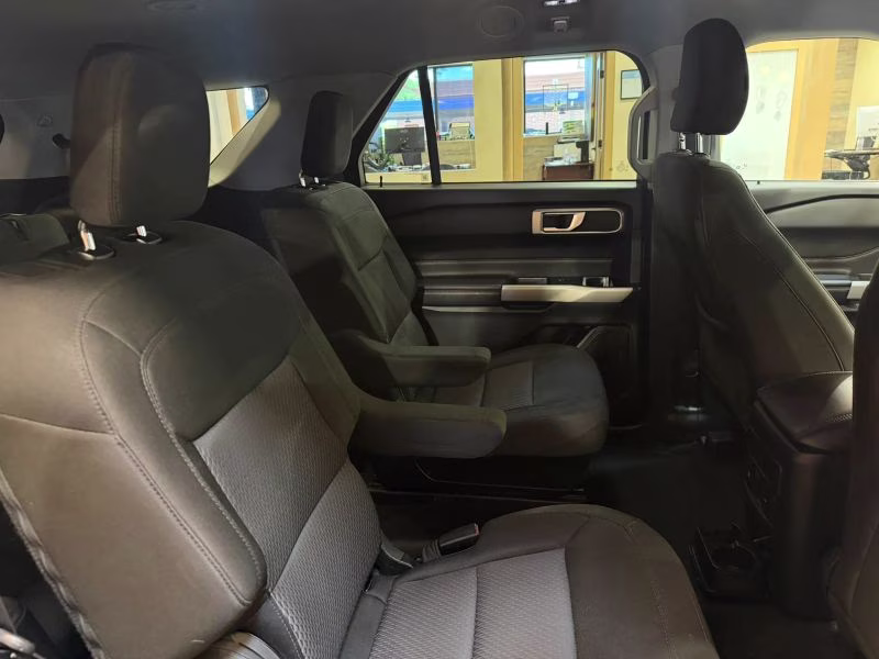 2024 Ford Explorer XLT Sport Utility 4D 4X4