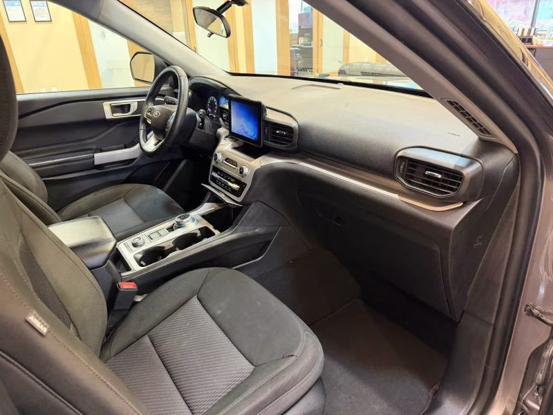 2024 Ford Explorer XLT Sport Utility 4D 4X4