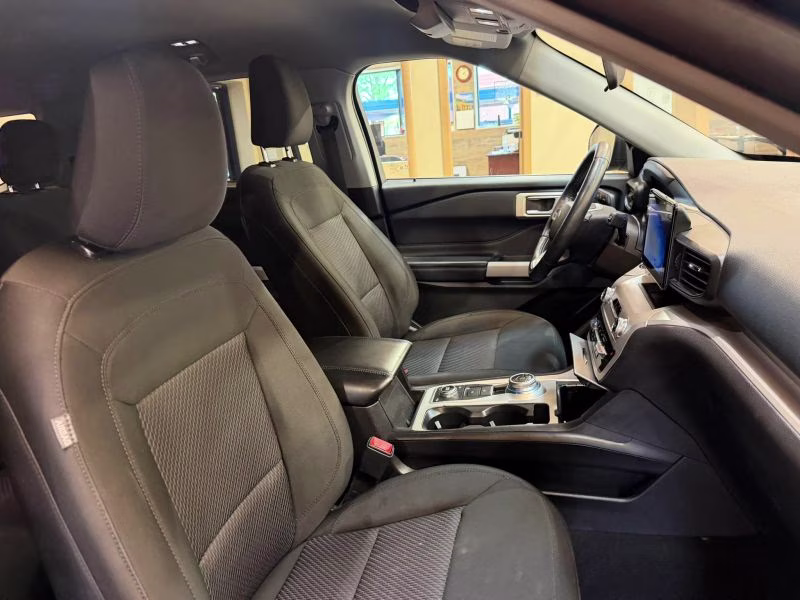 2024 Ford Explorer XLT Sport Utility 4D 4X4