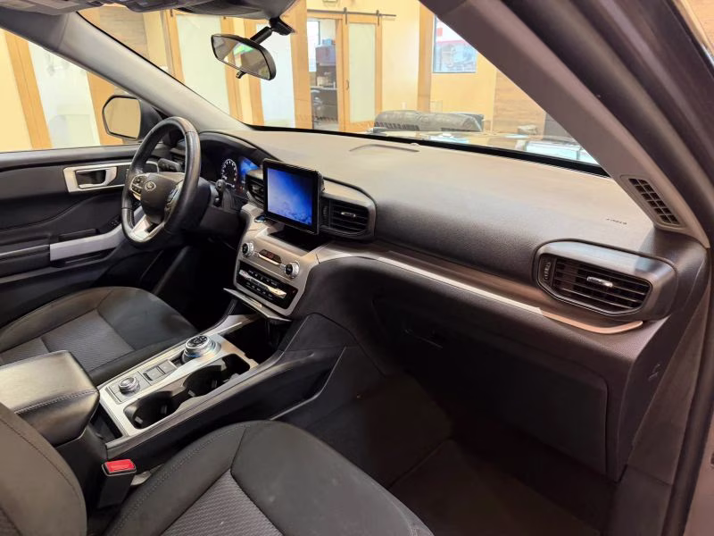 2024 Ford Explorer XLT Sport Utility 4D 4X4