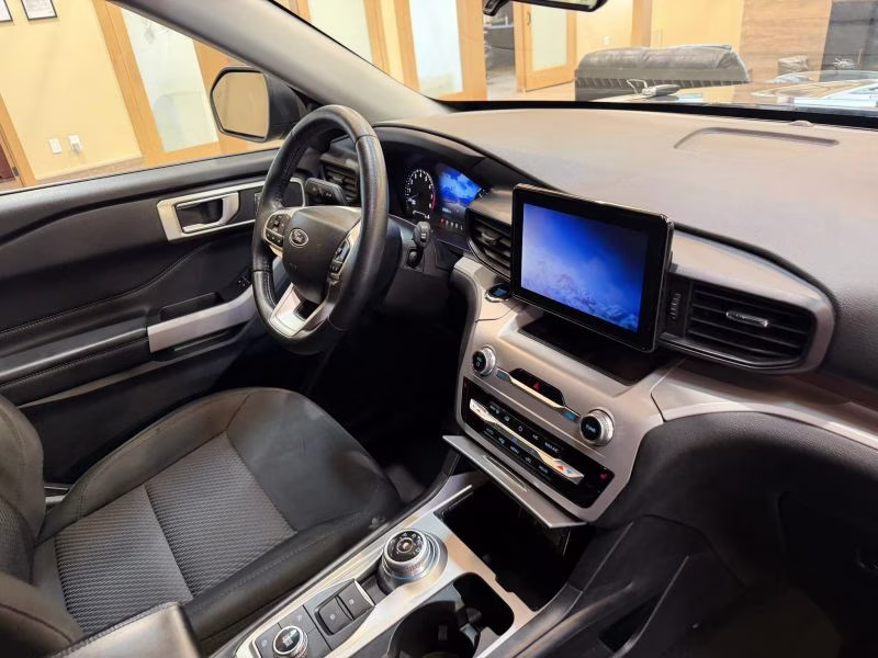 2024 Ford Explorer XLT Sport Utility 4D 4X4