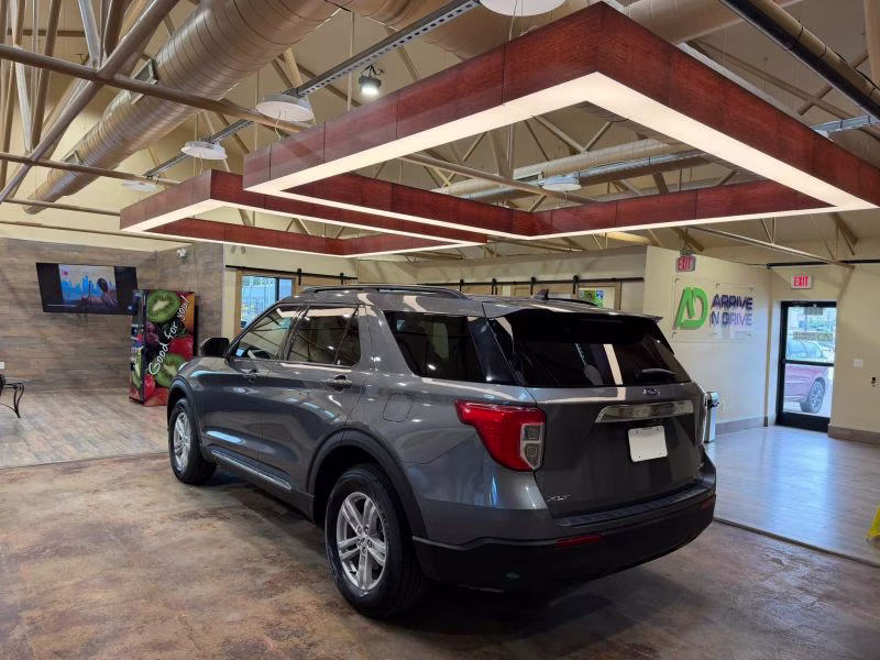2024 Ford Explorer XLT Sport Utility 4D 4X4
