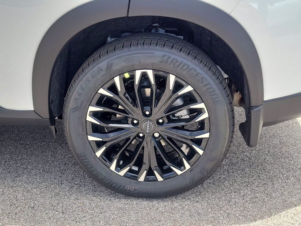 2026 Everest White Pearl Tricoat Nissan Rogue Dark Armor AWD SUV