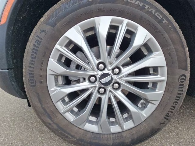 2024 Argent Silver Metallic Cadillac XT4 Premium Luxury AWD SUV