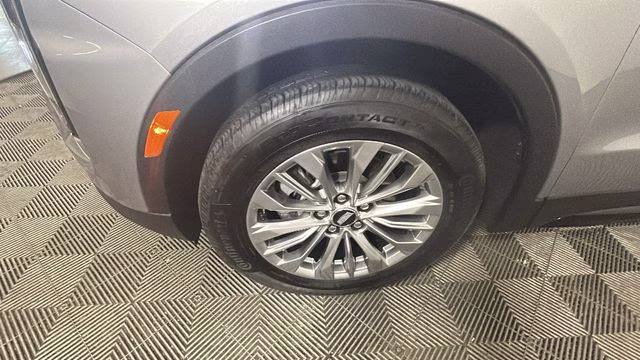 2024 Argent Silver Metallic Cadillac XT4 Premium Luxury AWD SUV
