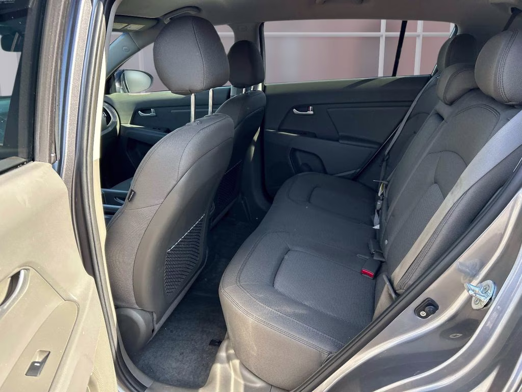 2016 Mineral Silver Kia Sportage LX AWD SUV