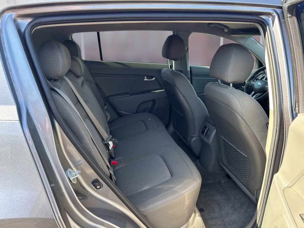 2016 Mineral Silver Kia Sportage LX AWD SUV