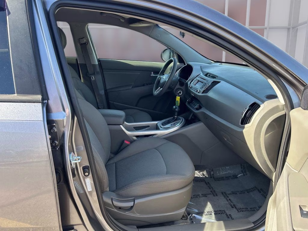 2016 Mineral Silver Kia Sportage LX AWD SUV