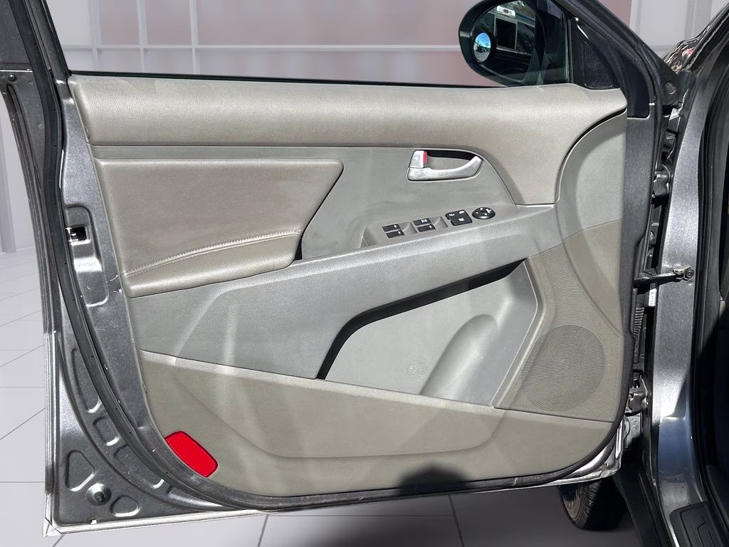 2016 Mineral Silver Kia Sportage LX AWD SUV