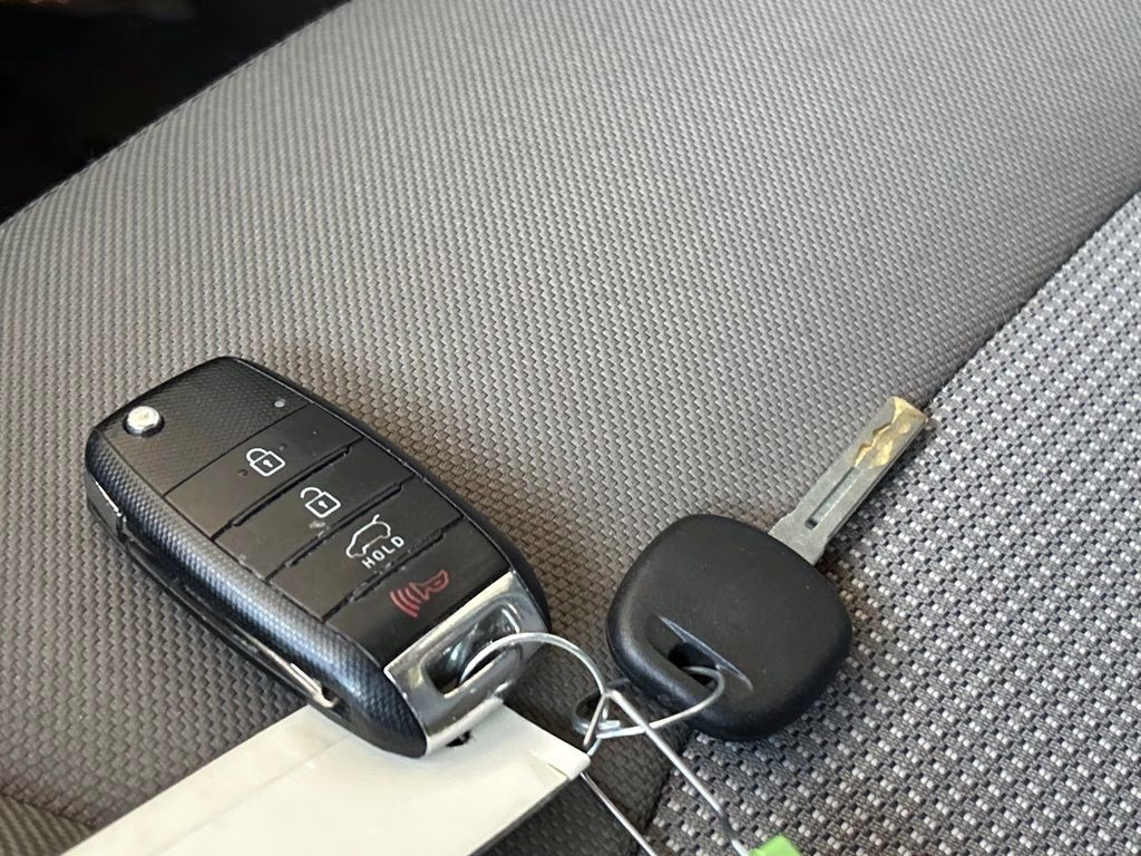 2016 Mineral Silver Kia Sportage LX AWD SUV