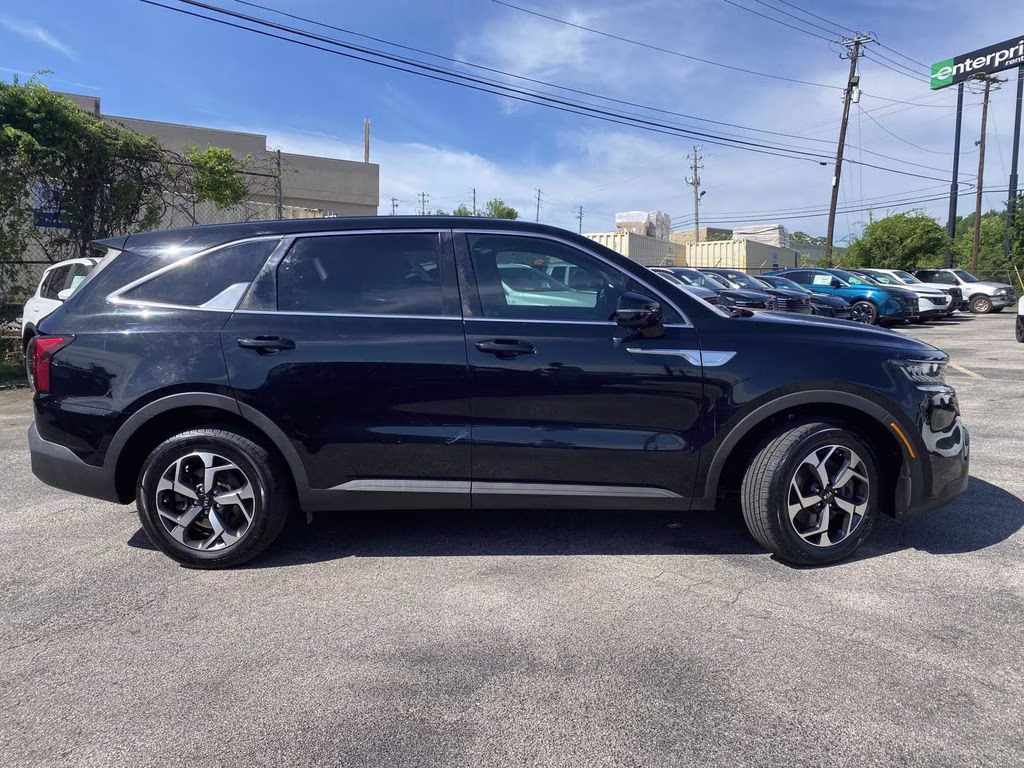 2022 Ebony Black Kia Sorento LX FWD SUV