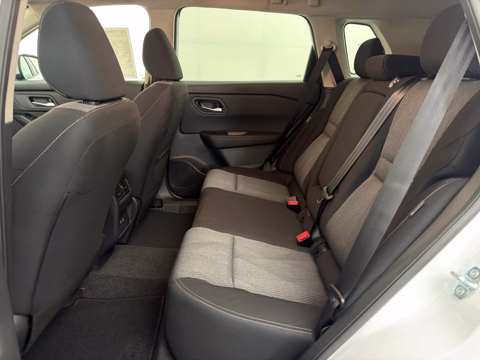 2026 Everest White Pearl Tricoat Nissan Rogue SV FWD SUV