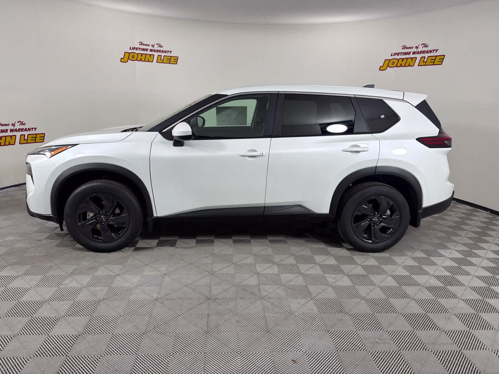 2026 Everest White Pearl Tricoat Nissan Rogue SV FWD SUV