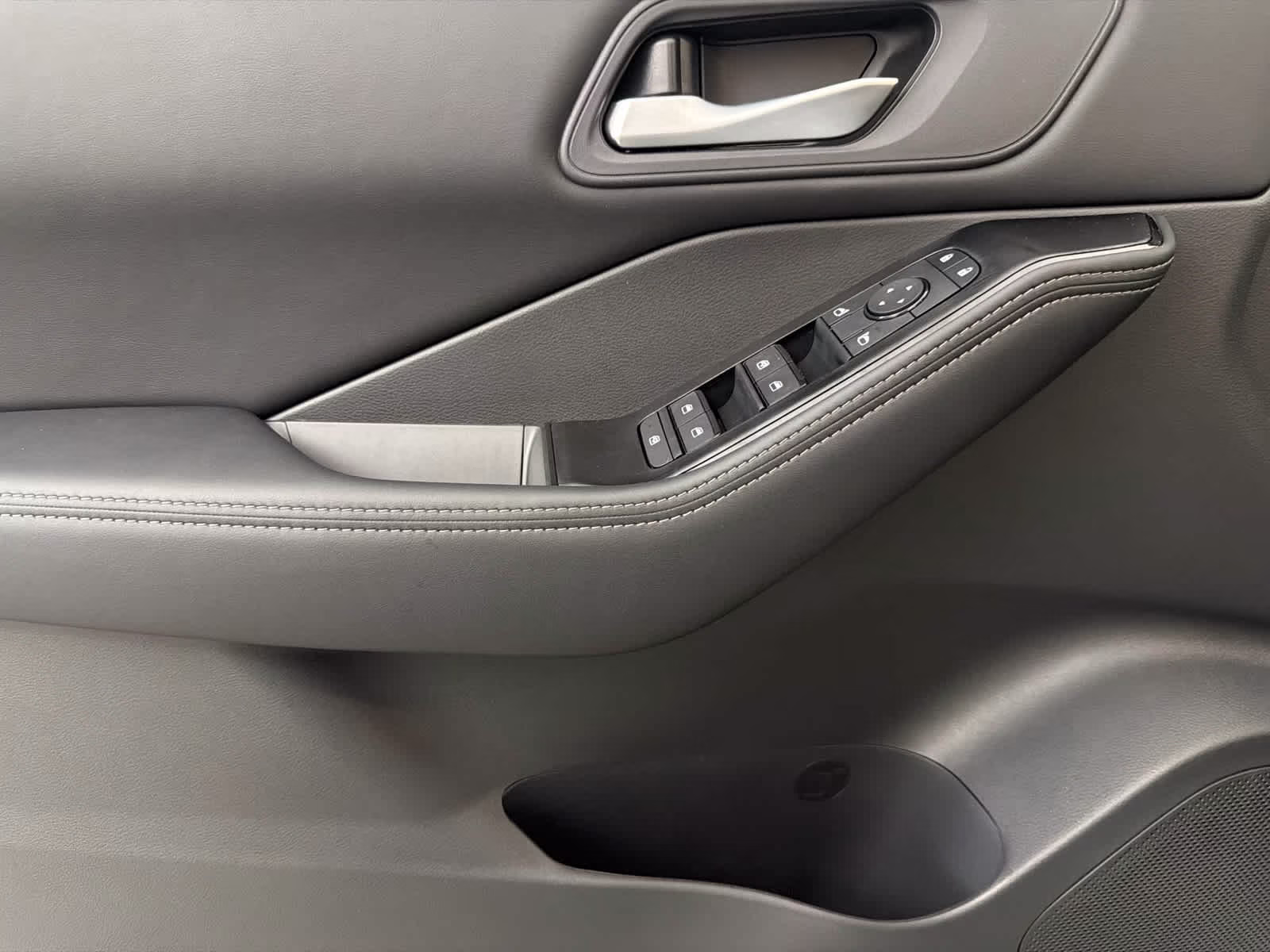 2026 Everest White Pearl Tricoat Nissan Rogue SV FWD SUV
