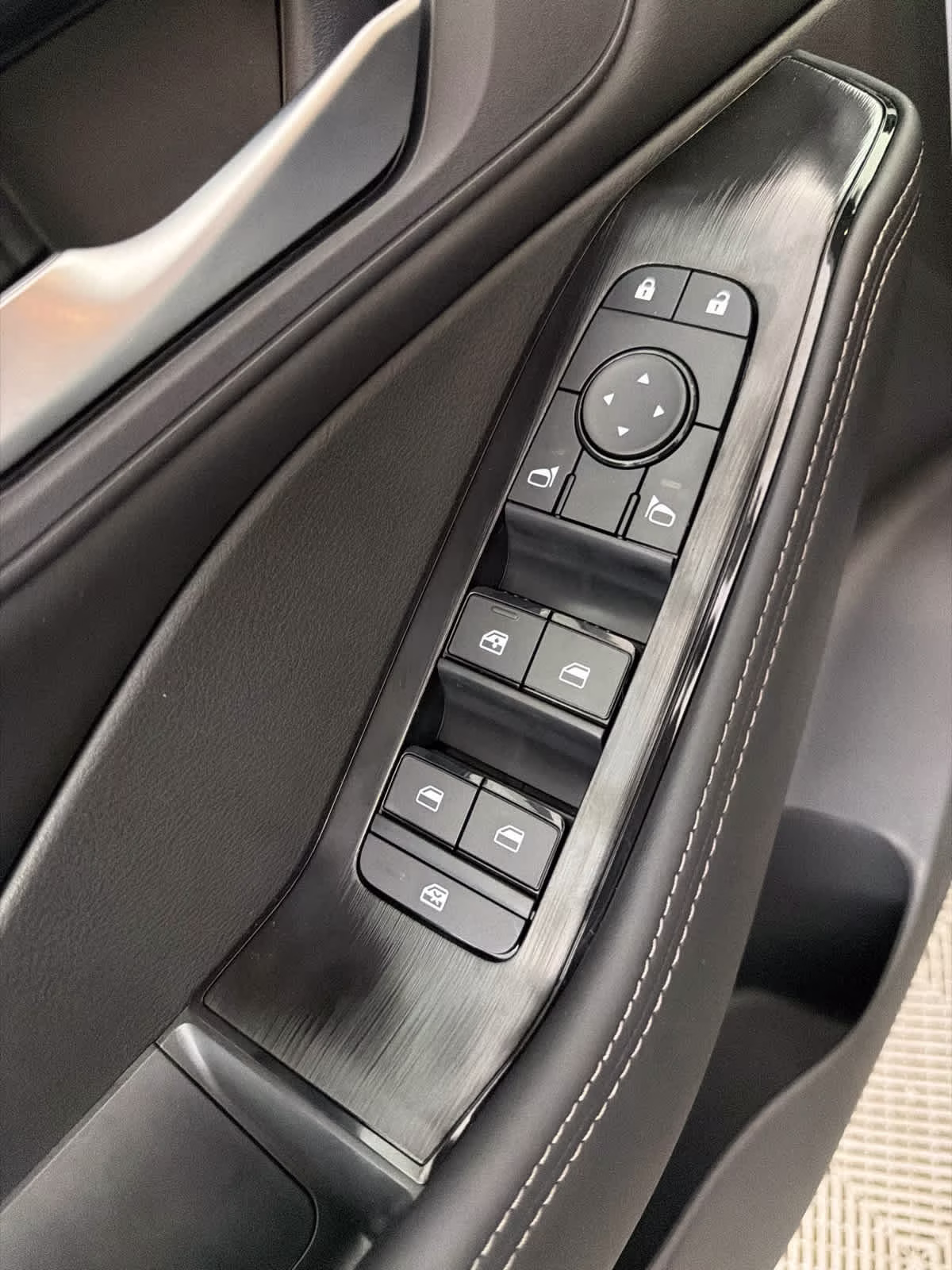 2026 Everest White Pearl Tricoat Nissan Rogue SV FWD SUV