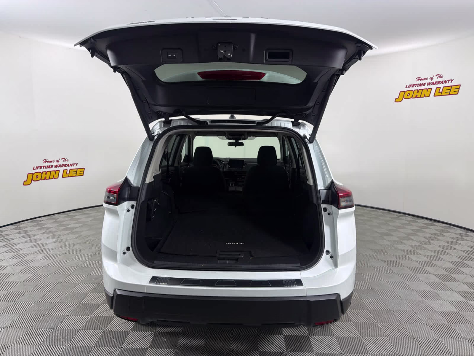 2026 Everest White Pearl Tricoat Nissan Rogue SV FWD SUV