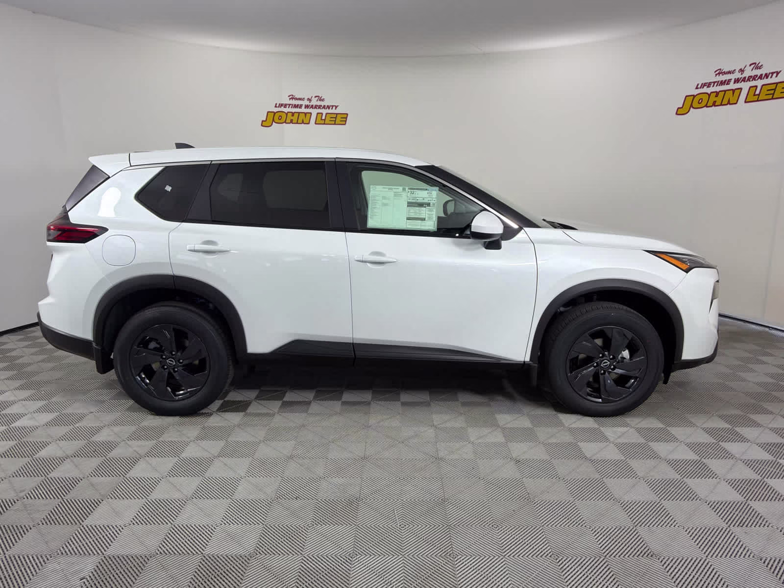 2026 Everest White Pearl Tricoat Nissan Rogue SV FWD SUV