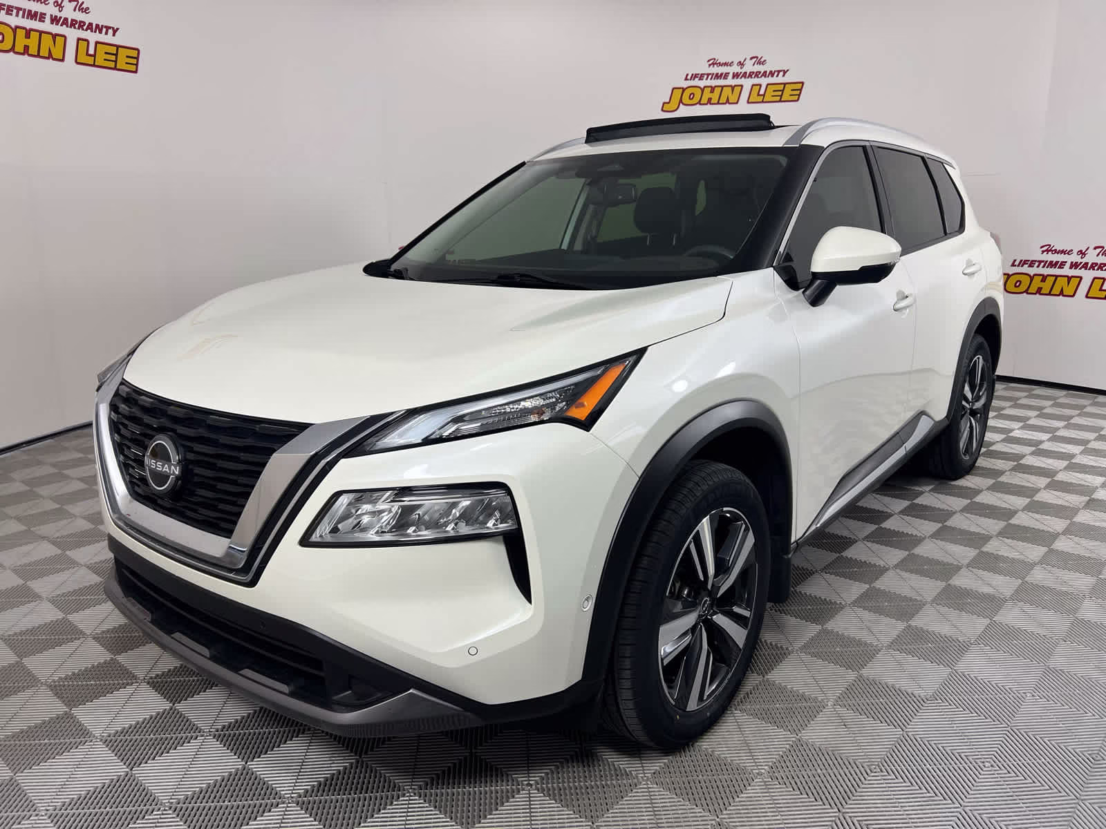 2023 Pearl White Tricoat Nissan Rogue SL FWD SUV