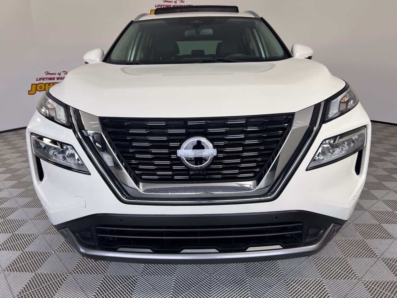 2023 Pearl White Tricoat Nissan Rogue SL FWD SUV