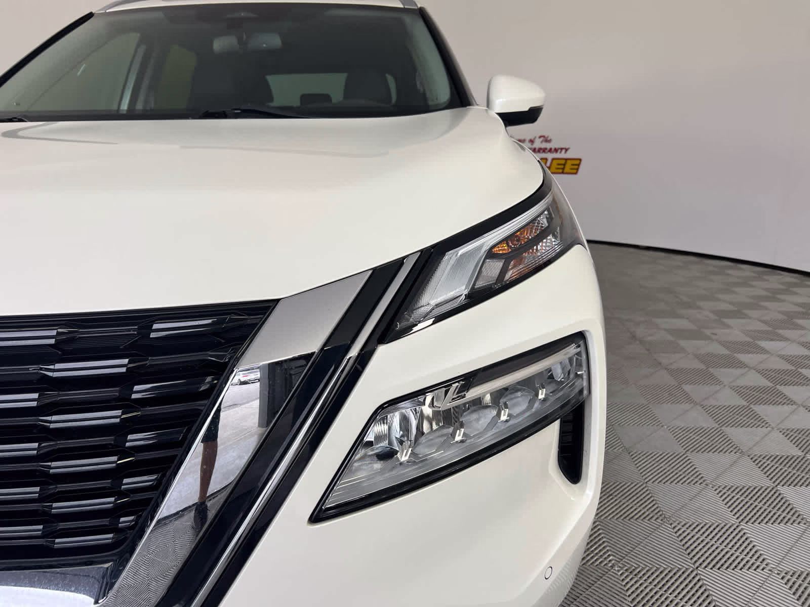 2023 Pearl White Tricoat Nissan Rogue SL FWD SUV