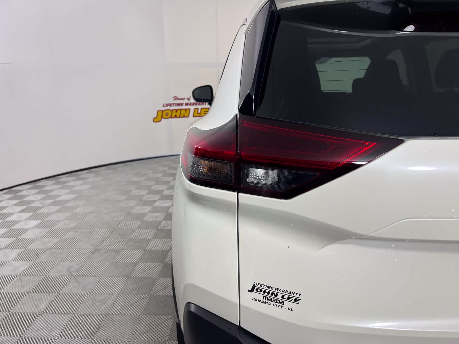 2023 Pearl White Tricoat Nissan Rogue SL FWD SUV