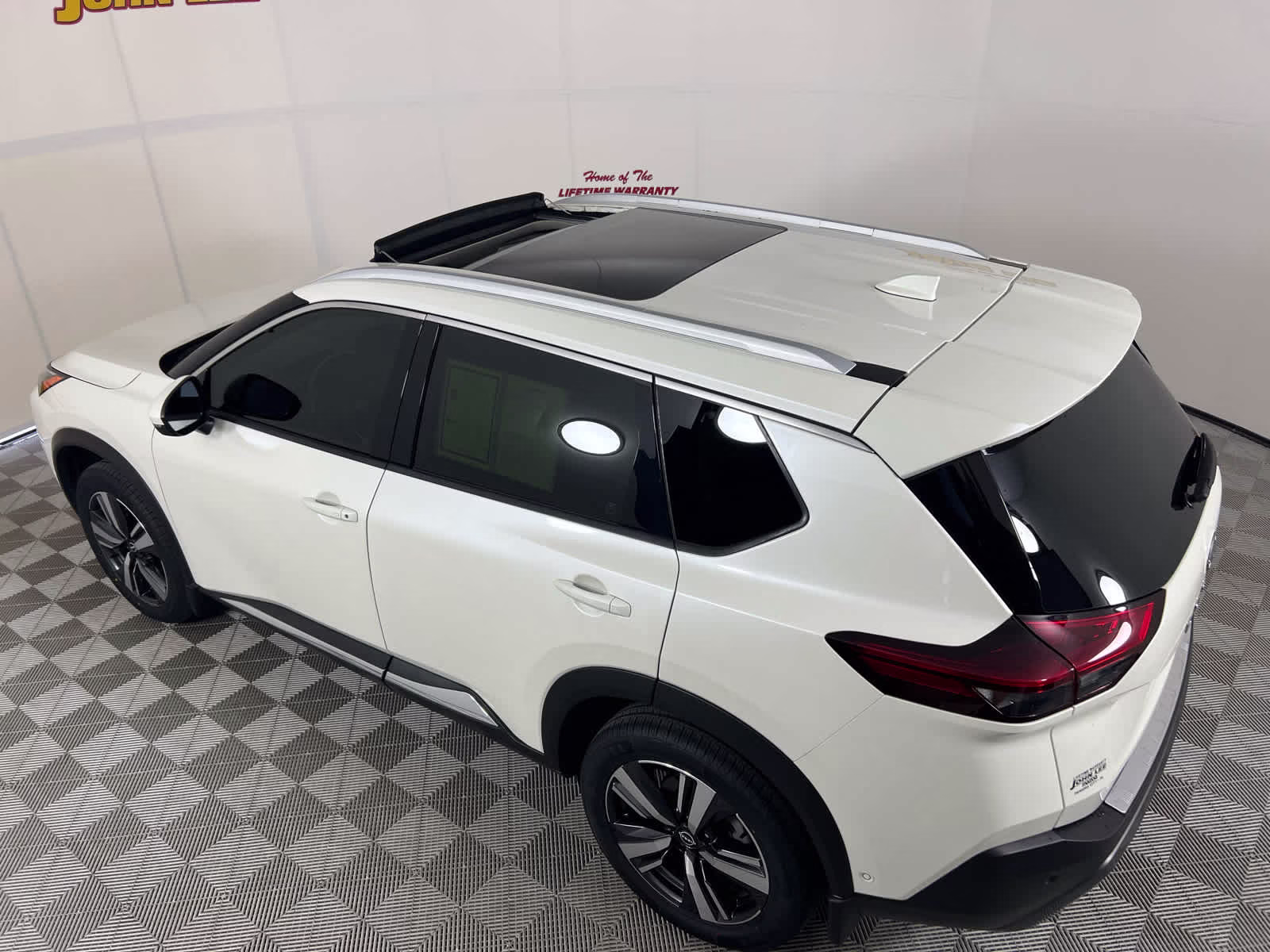 2023 Pearl White Tricoat Nissan Rogue SL FWD SUV