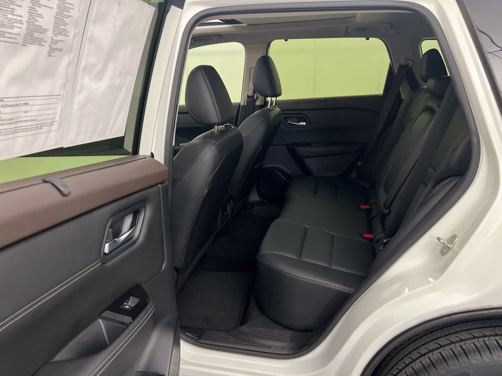 2023 Pearl White Tricoat Nissan Rogue SL FWD SUV