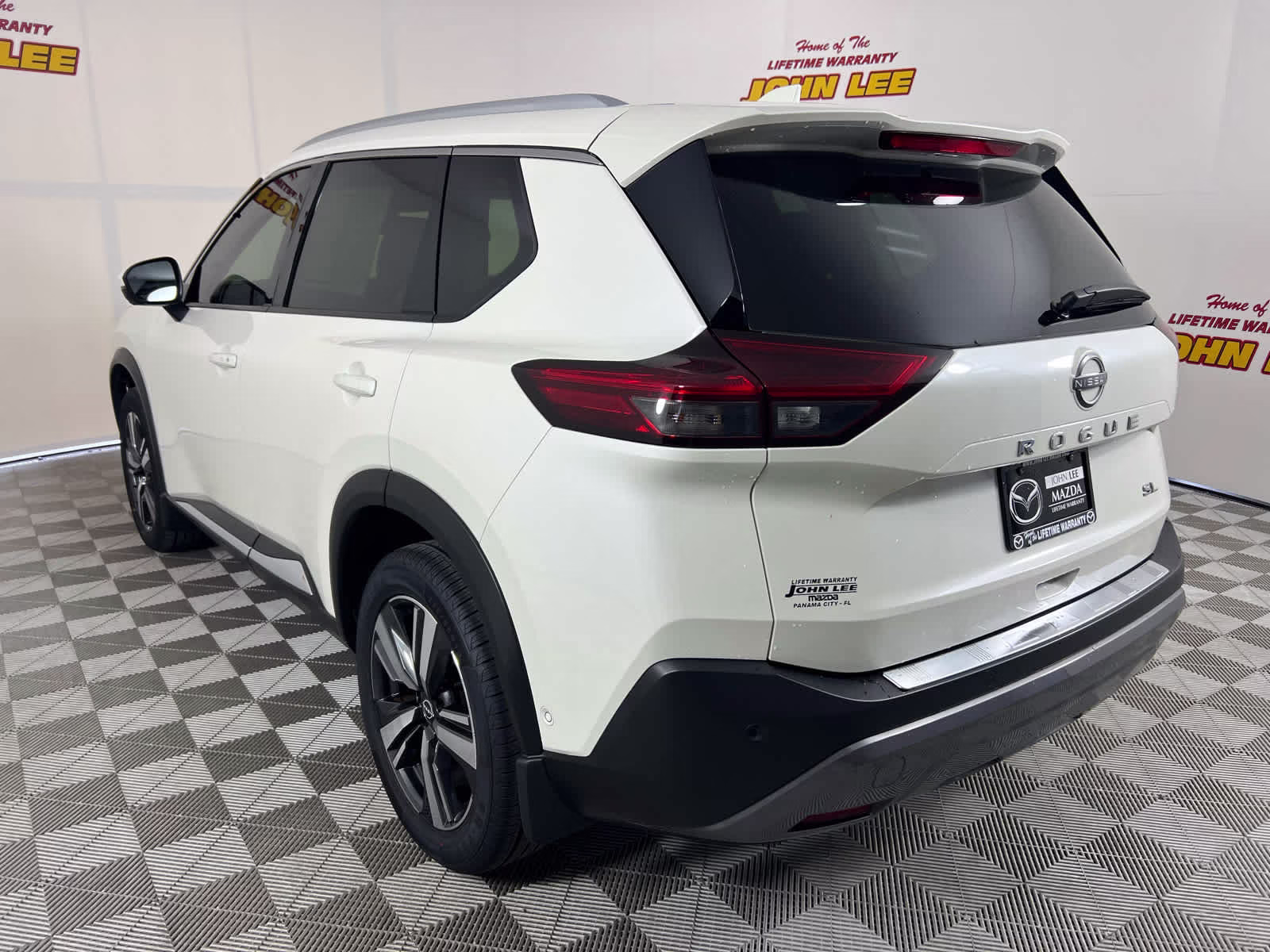 2023 Pearl White Tricoat Nissan Rogue SL FWD SUV