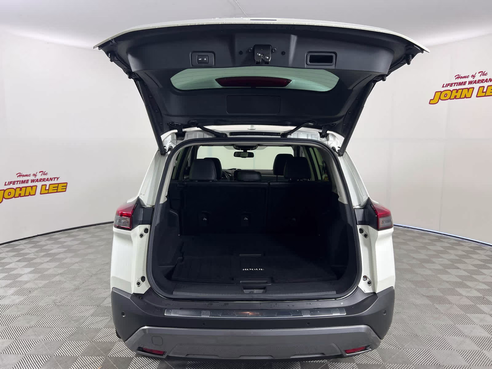 2023 Pearl White Tricoat Nissan Rogue SL FWD SUV